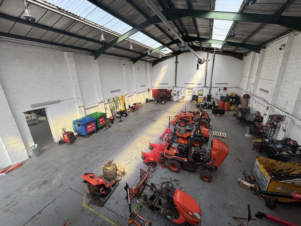 Industrial Unit in Poole - photo 2