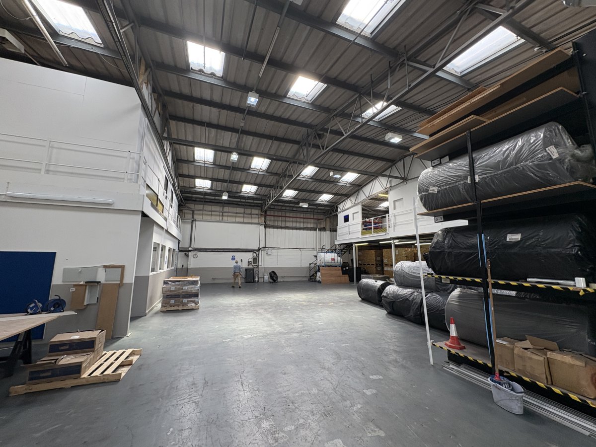 Industrial Unit in Greenwich Way - photo 4
