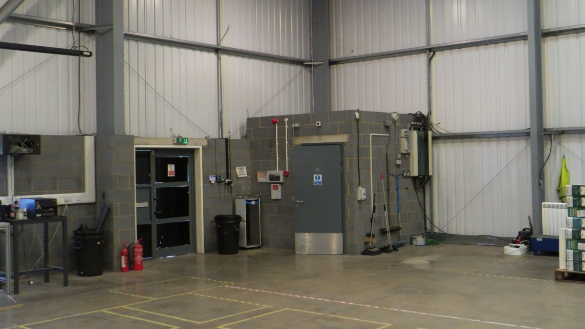 Industrial Unit in Hampton - photo 2
