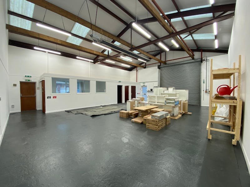Industrial Unit in Farnham - photo 3