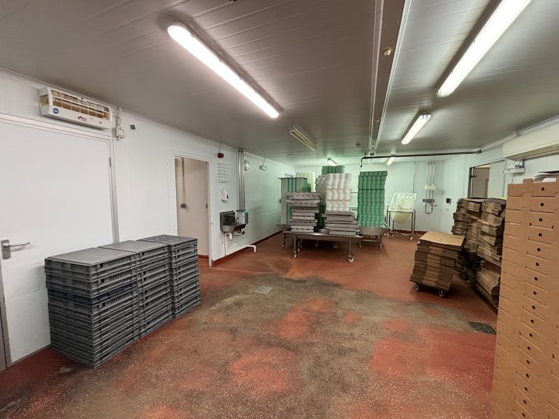 Industrial Unit in Basingstoke - photo 2