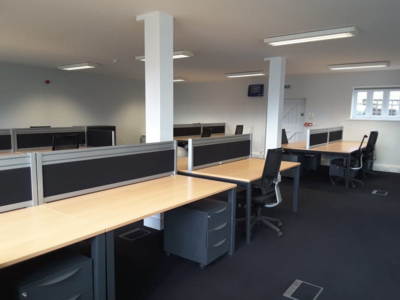 Industrial Unit in Basingstoke - photo 3