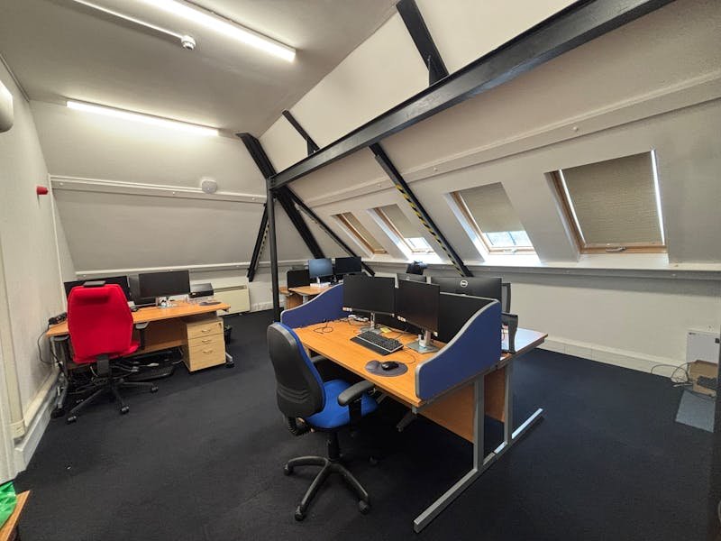 Industrial Unit in Basingstoke - photo 4