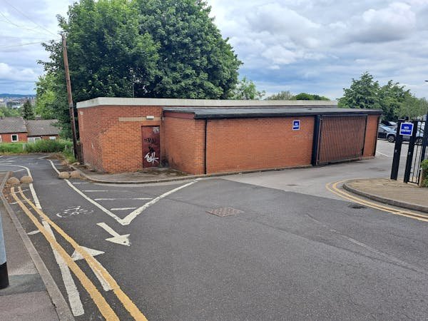 Industrial Unit in Leeds - photo 3