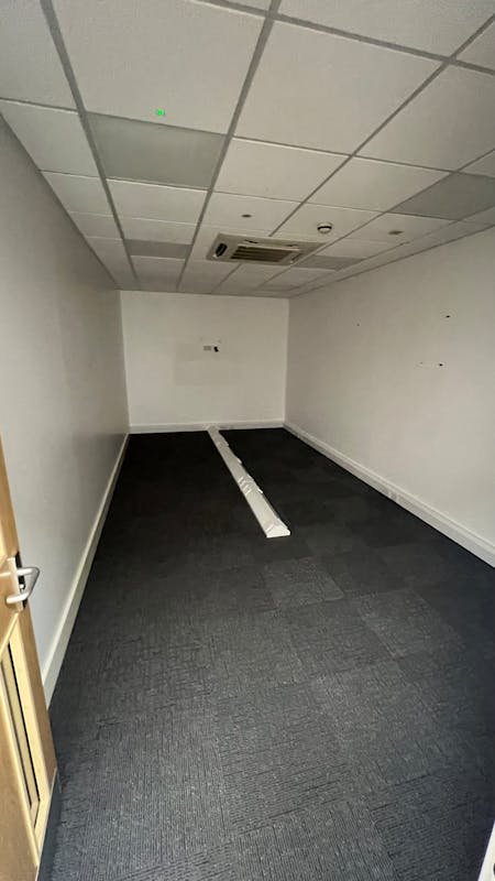 Industrial Unit in Bishop's Stortford - photo 4