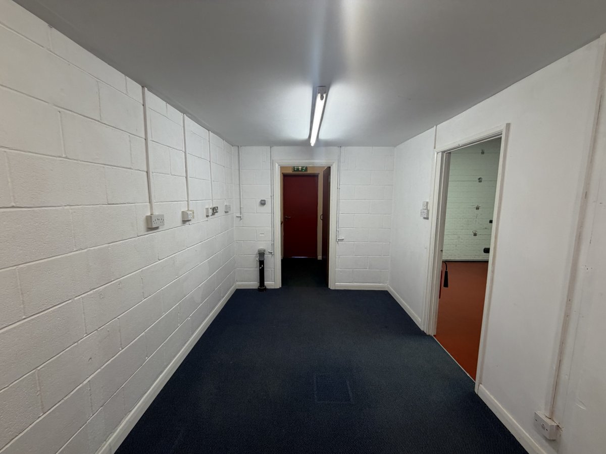 Industrial Unit in Hardwick Narrows - photo 2