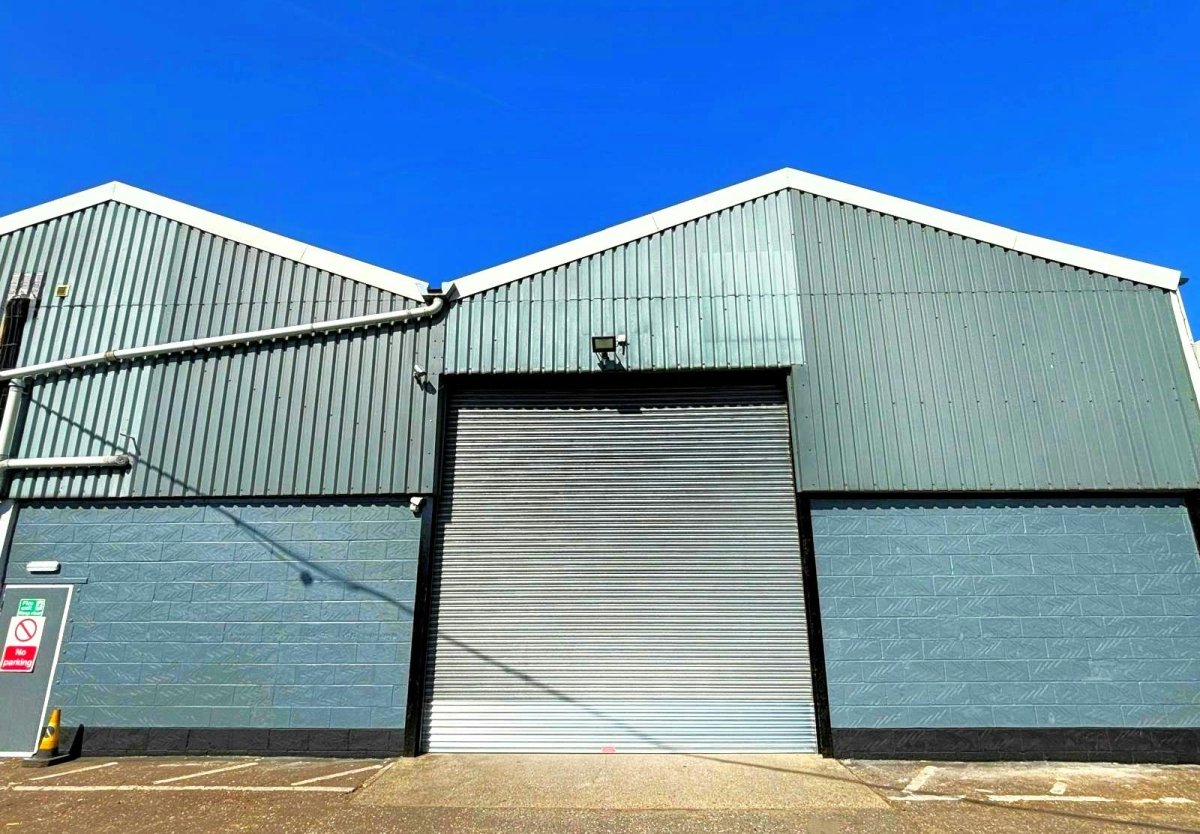Industrial Unit in Romford - photo 2