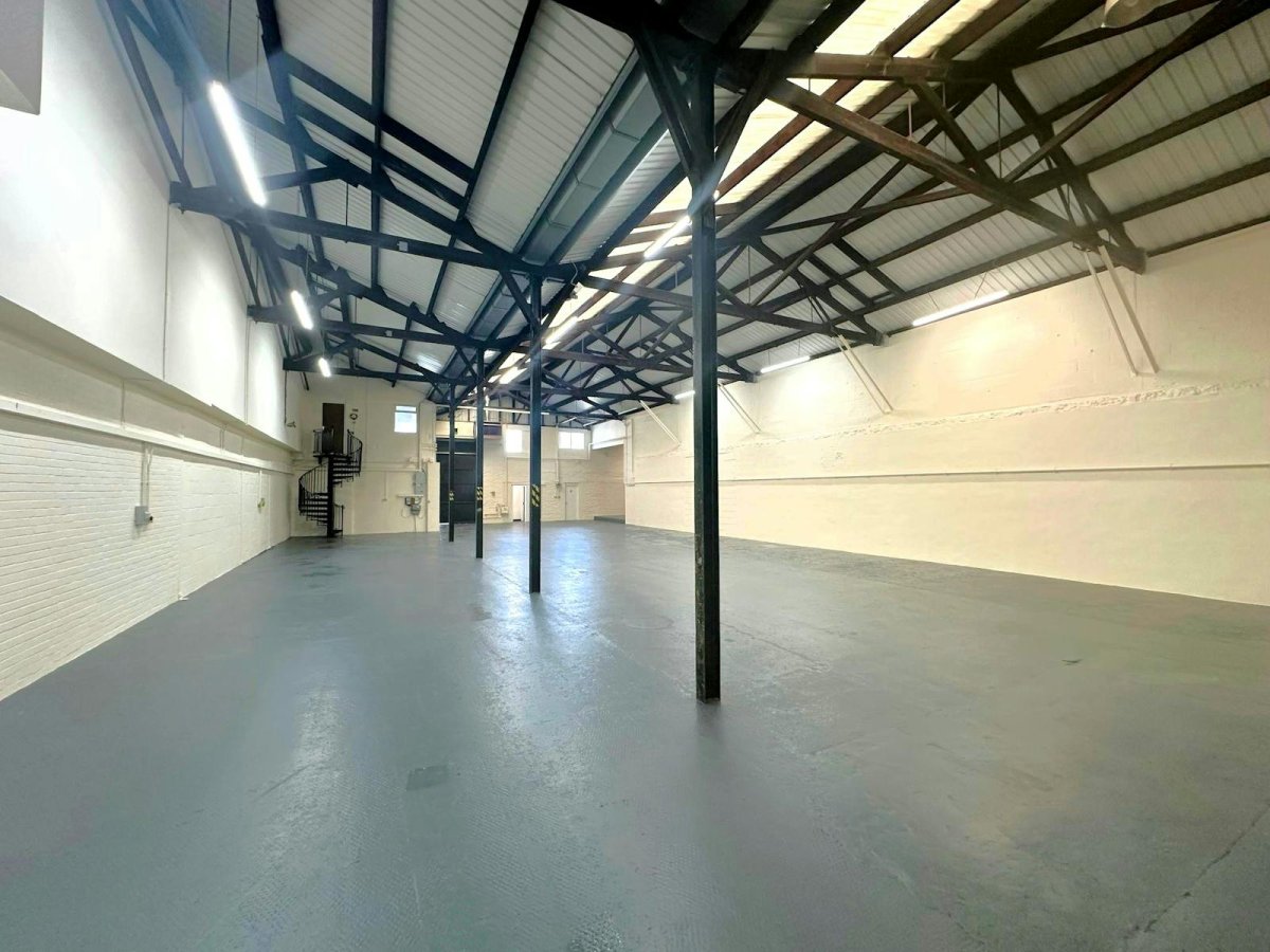 Industrial Unit in Romford - photo 4