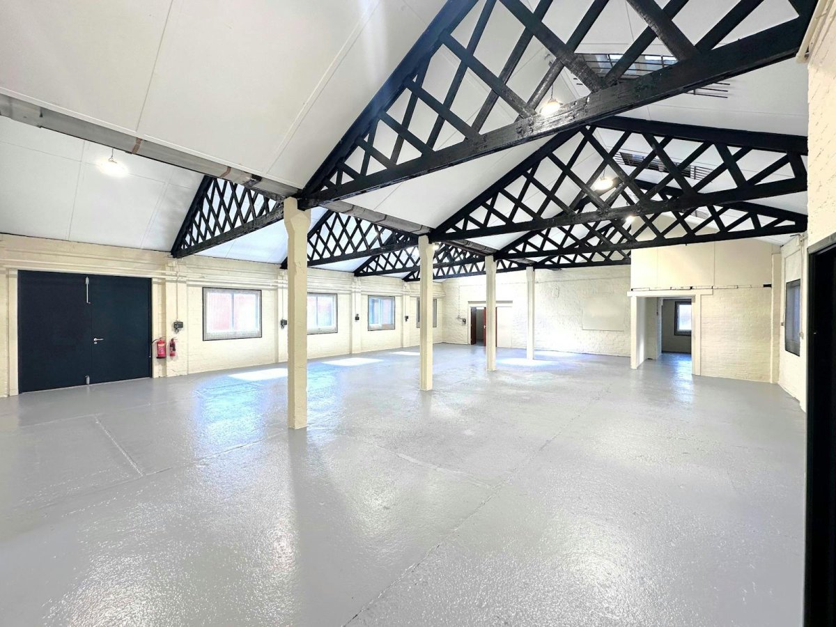 Industrial Unit in Romford - photo 3