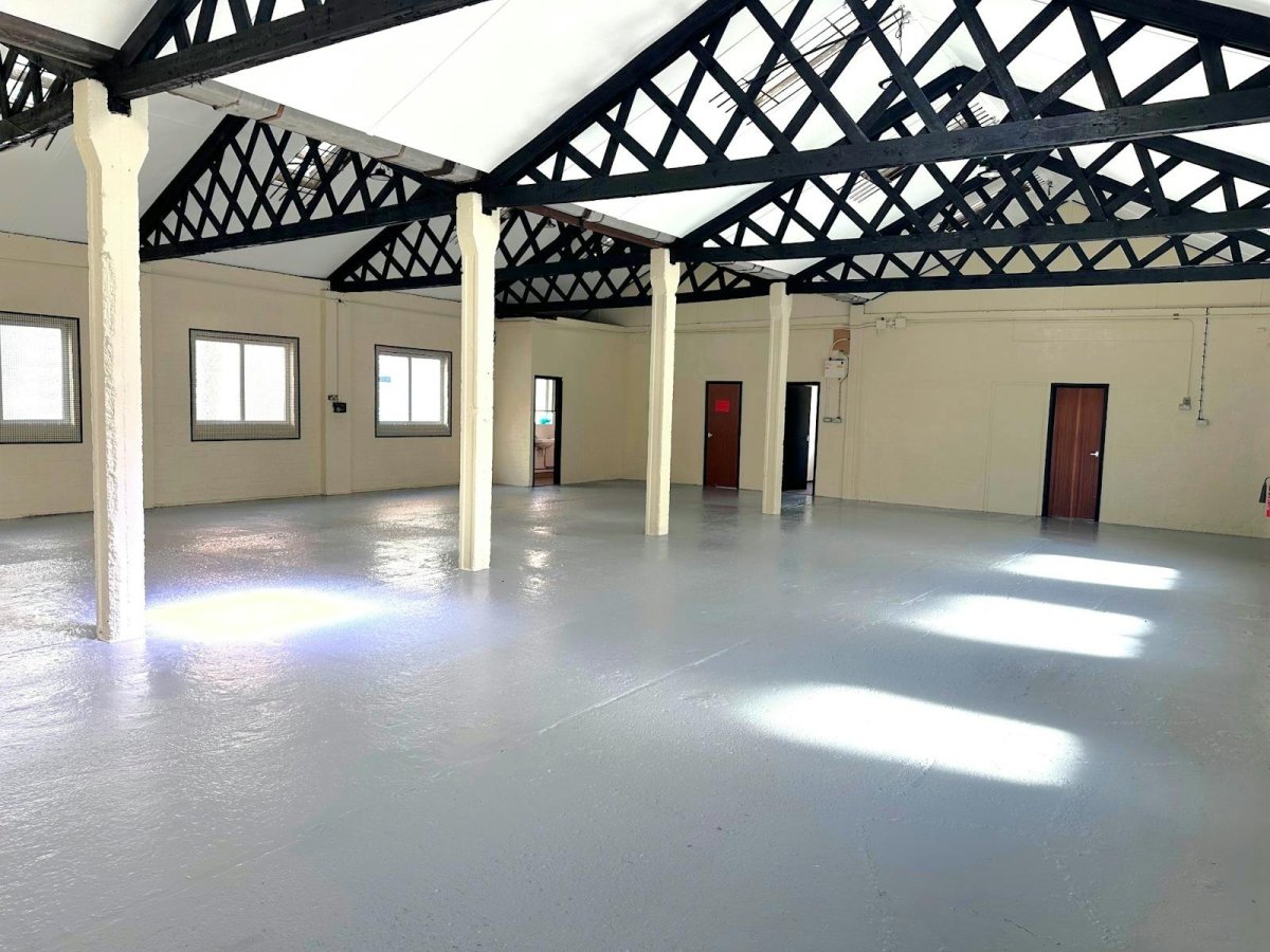Industrial Unit in Romford - photo 4