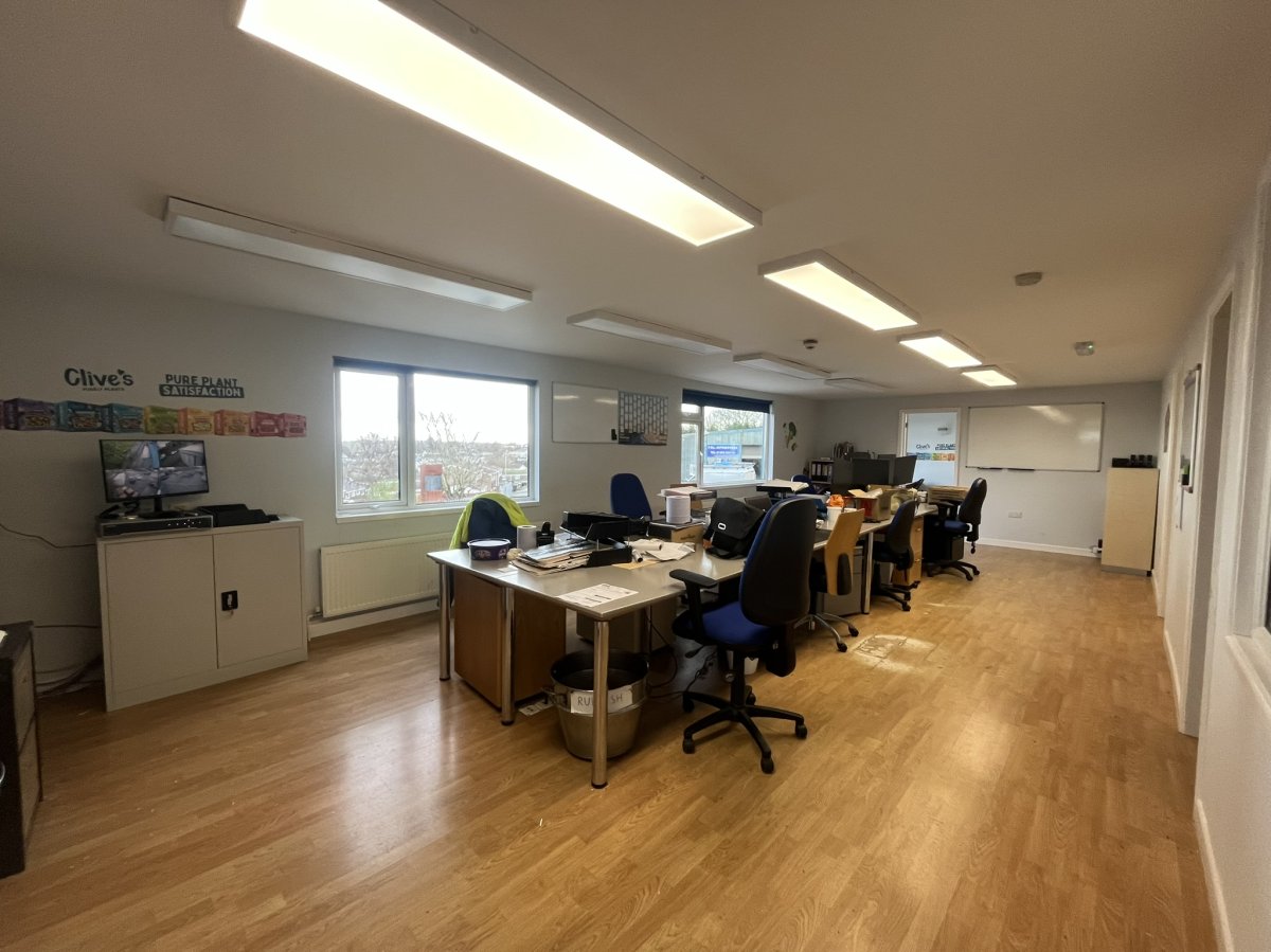 Industrial Unit in Dartmouth - photo 3