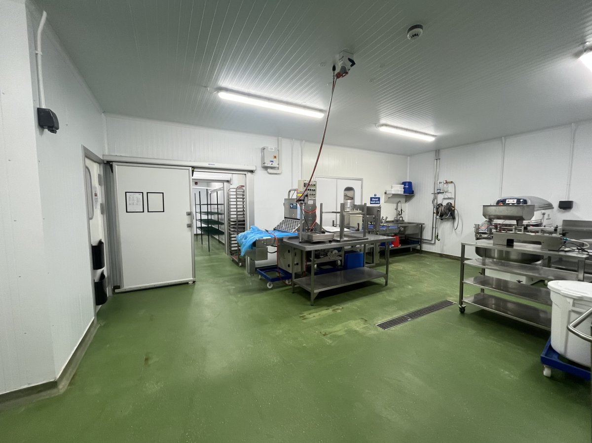 Industrial Unit in Dartmouth - photo 4
