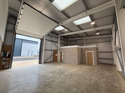 Industrial Unit in Peterborough - photo 2