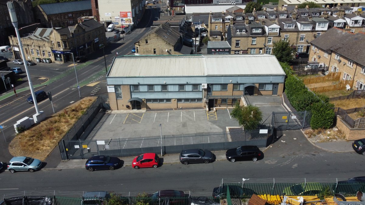 Industrial Unit in Bradford - photo 2
