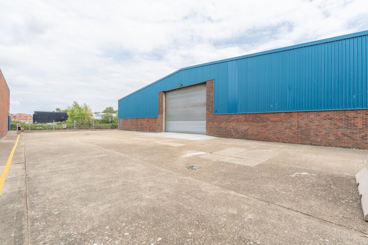 Industrial Unit in Littlehampton - photo 4