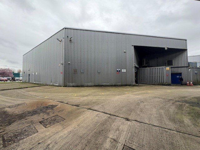 Industrial Unit in High Wycombe - photo 2