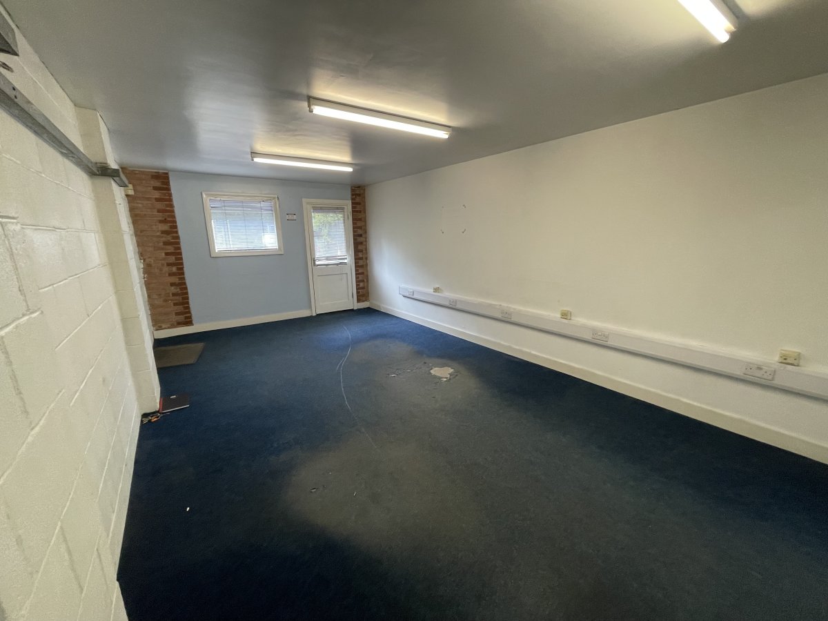 Industrial Unit in Nottingham - photo 3