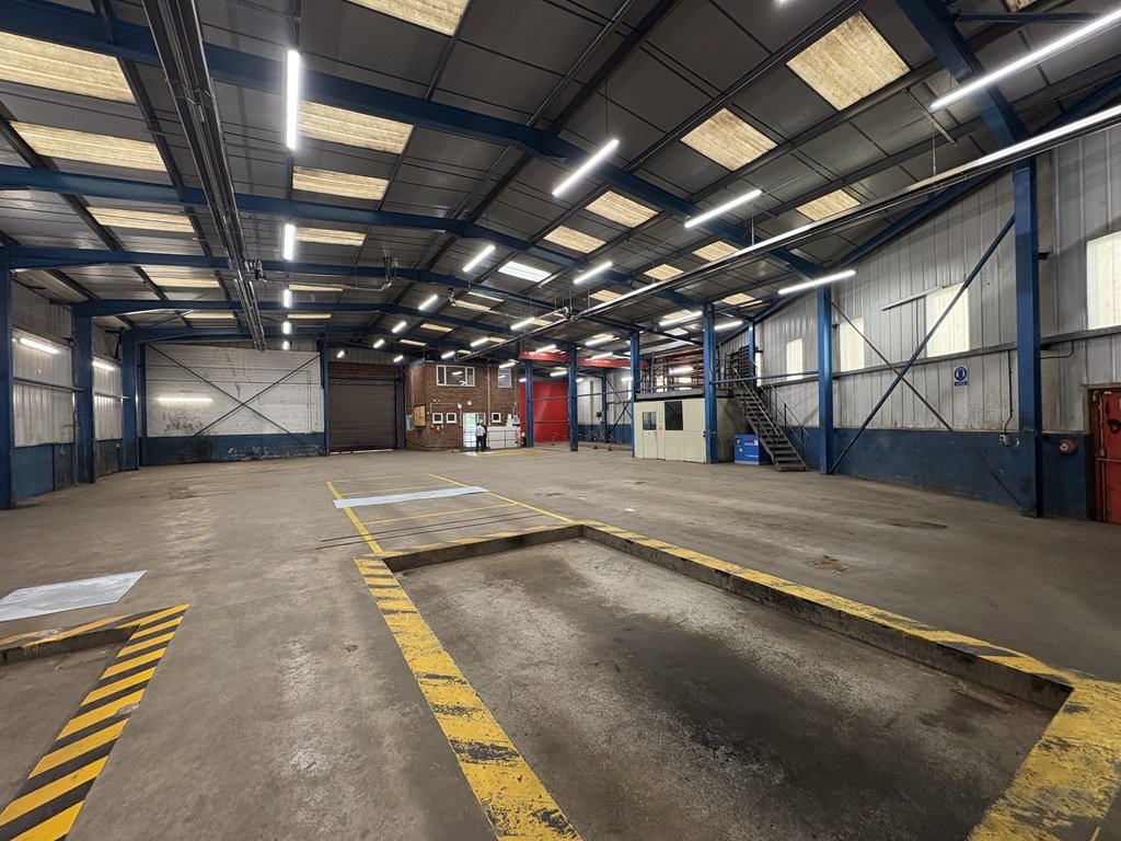 Industrial Unit in West Bromwich - photo 2