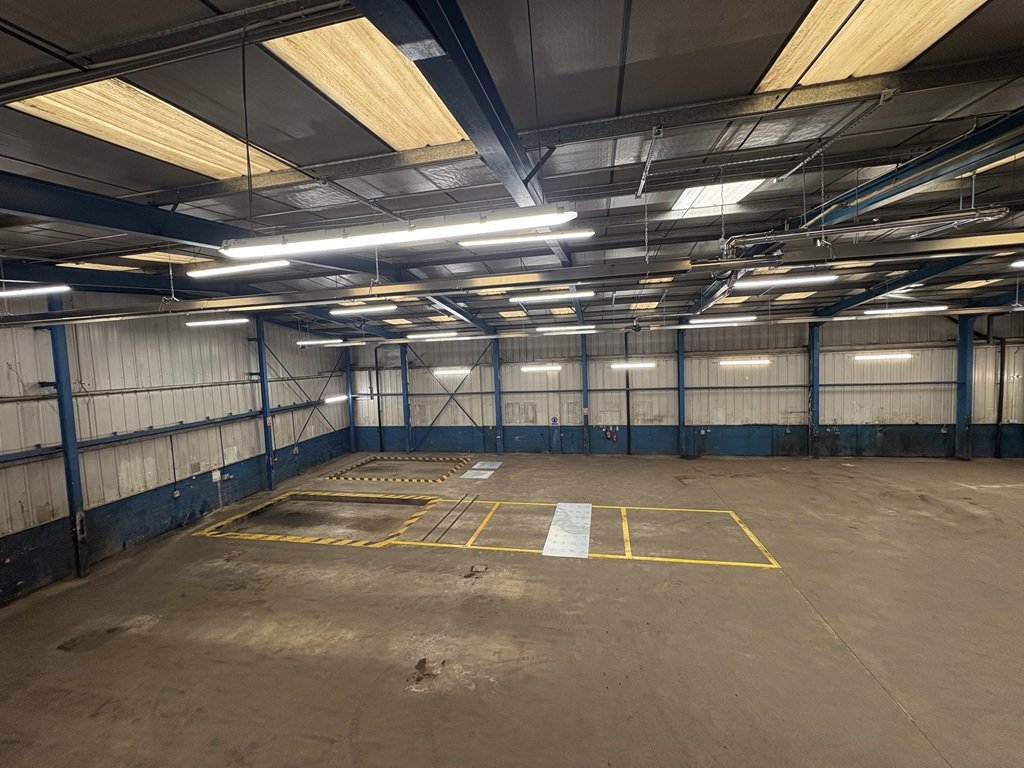 Industrial Unit in West Bromwich - photo 4