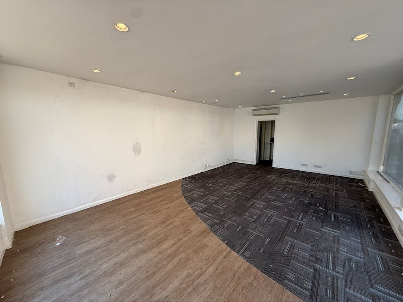 Industrial Unit in Addlestone - photo 3