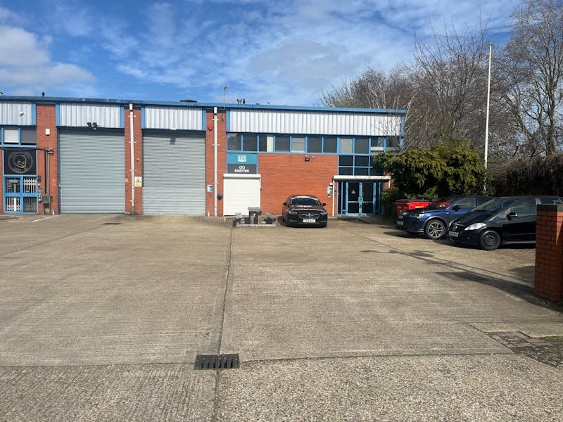 Industrial Unit in London - photo 3
