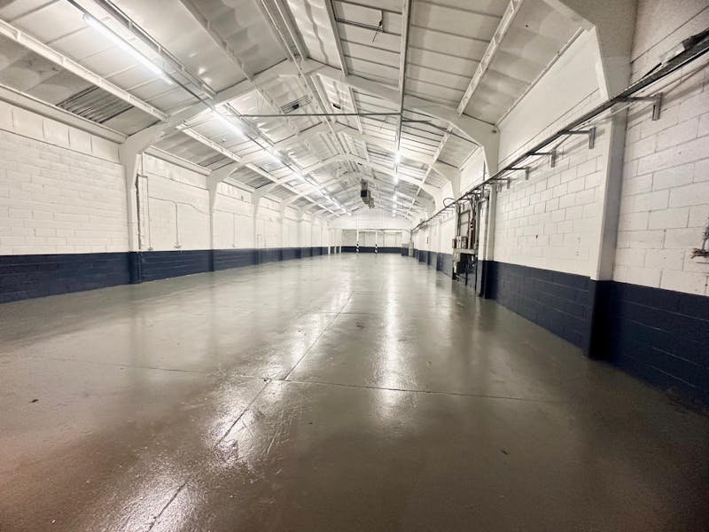 Industrial Unit in Hoddesdon - photo 3
