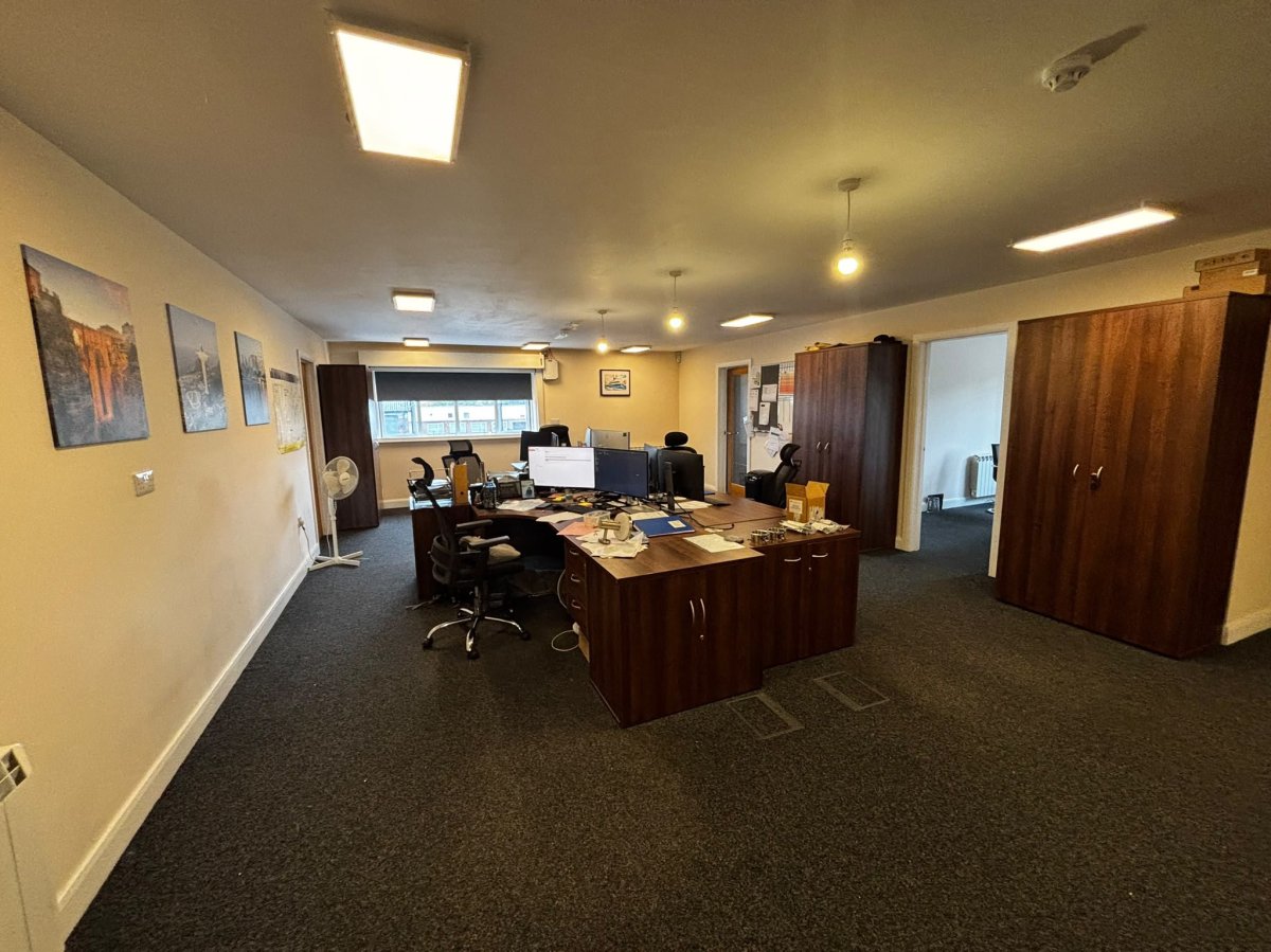 Industrial Unit in Nuneaton - photo 3