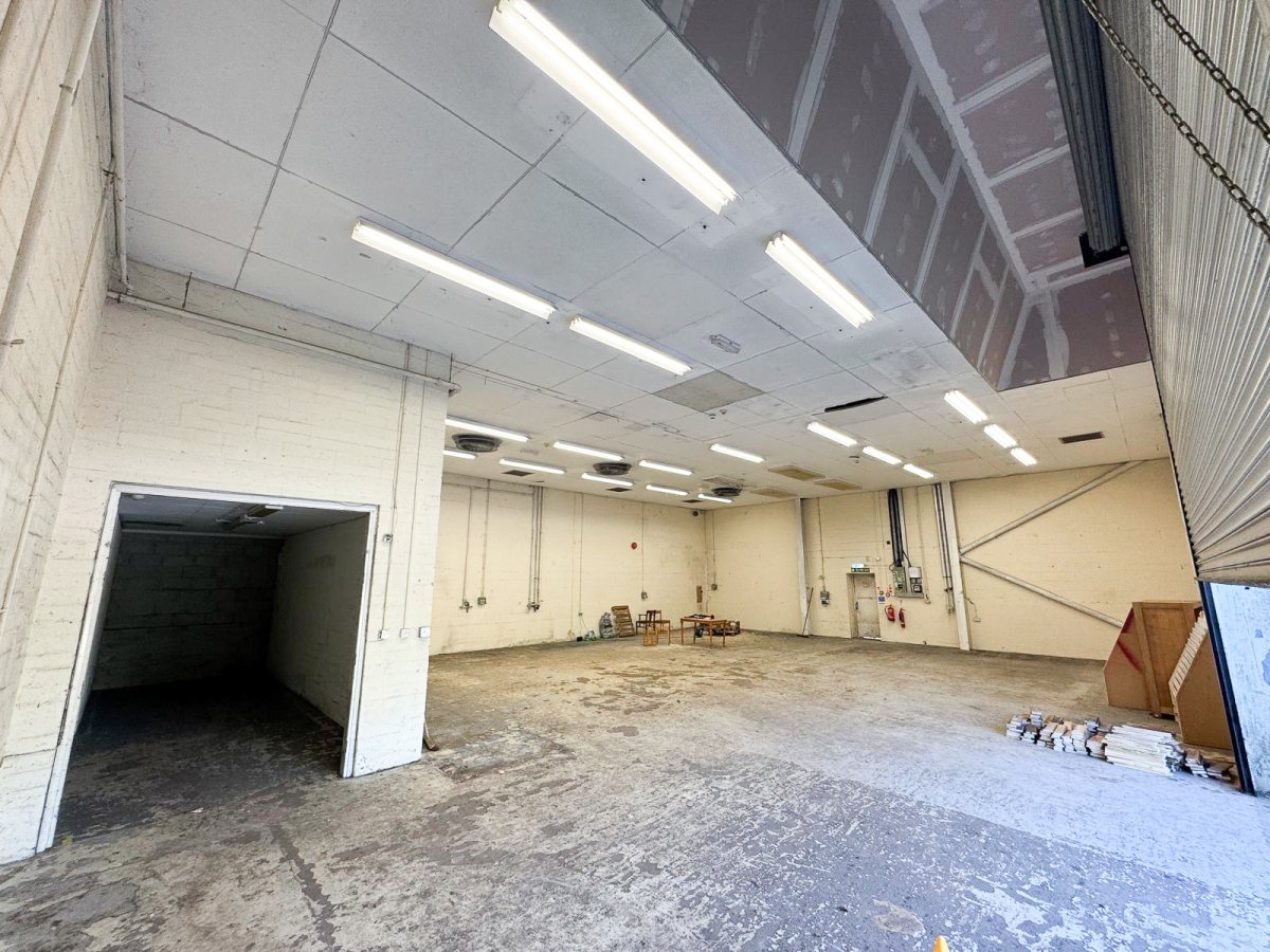 Industrial Unit in Victoria - photo 2