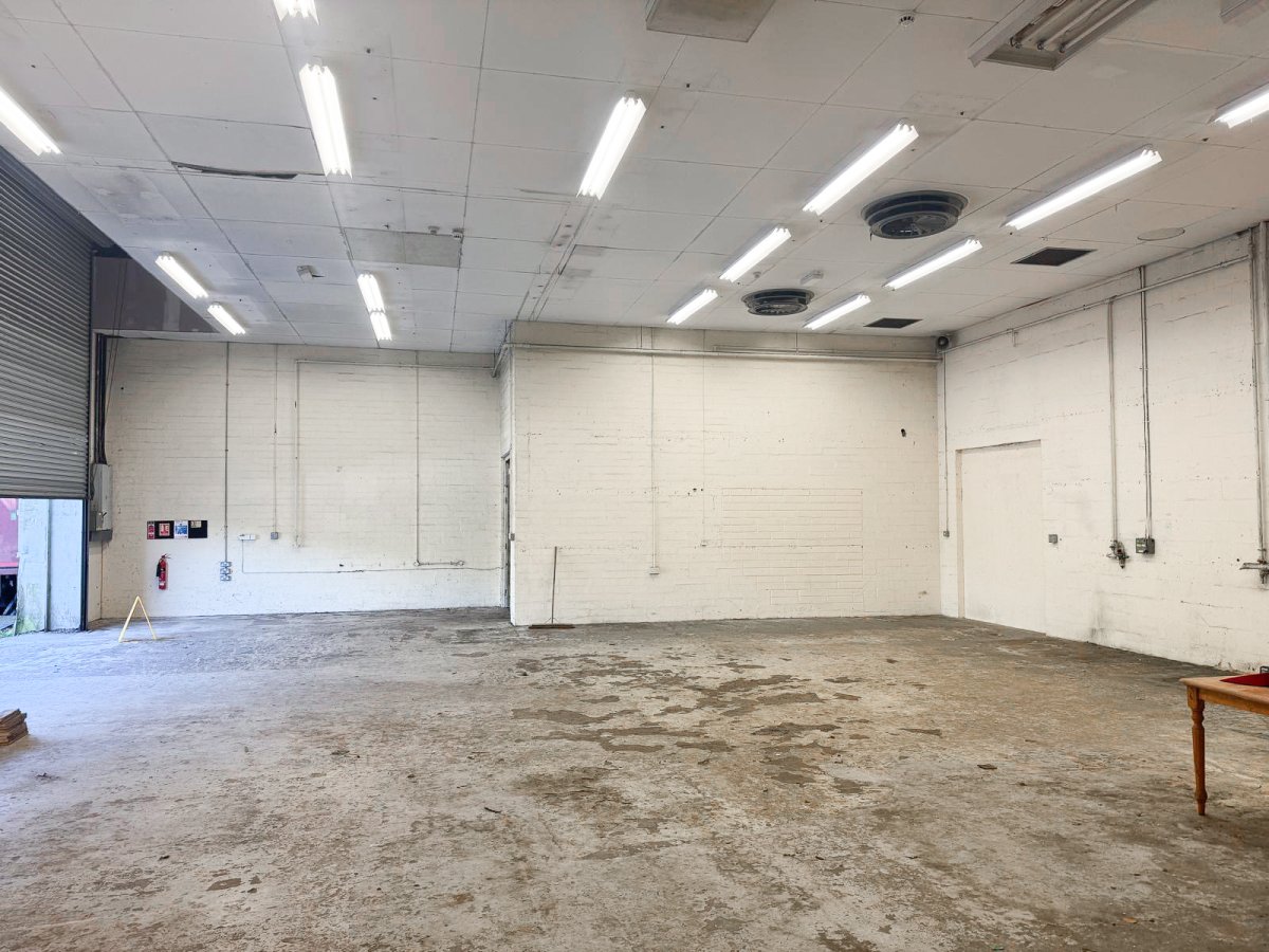 Industrial Unit in Victoria - photo 3
