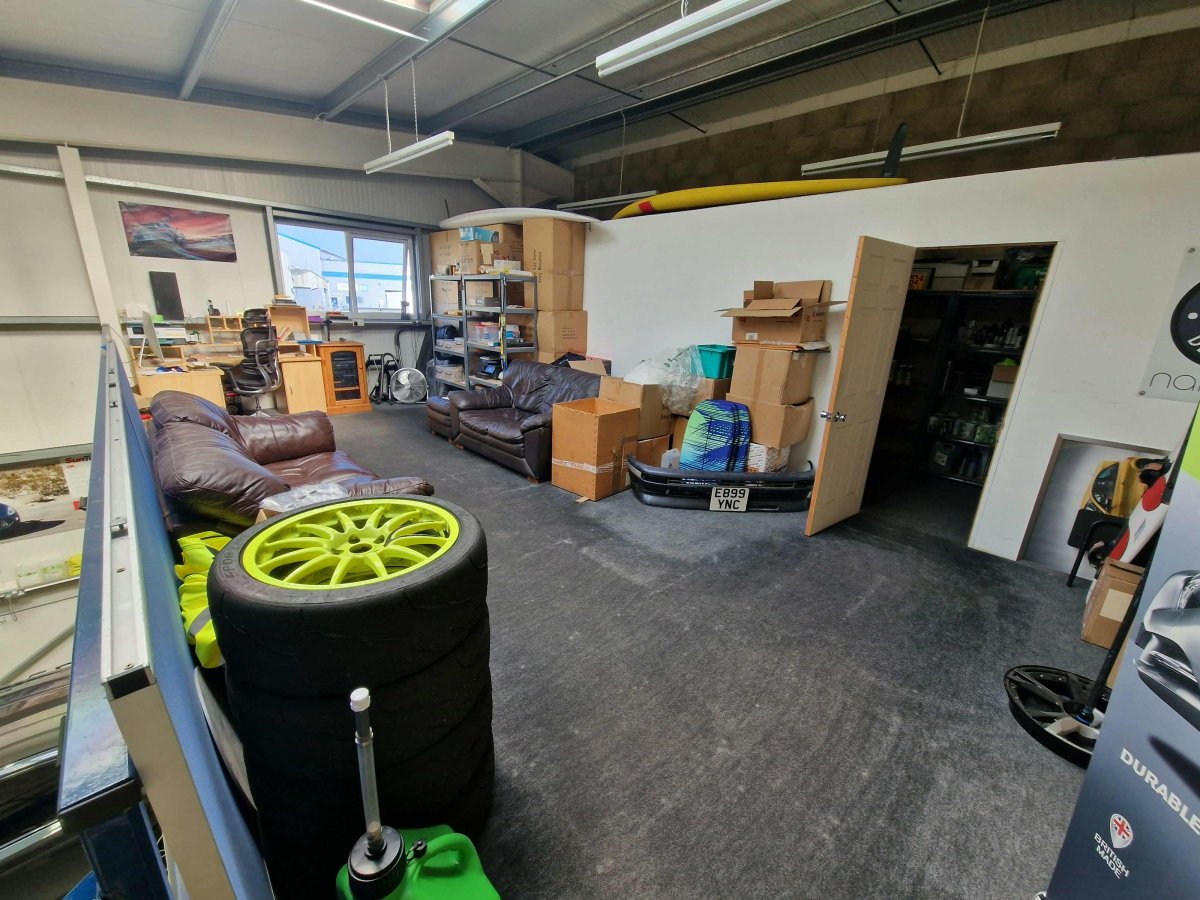 Industrial Unit in Gosport - photo 3
