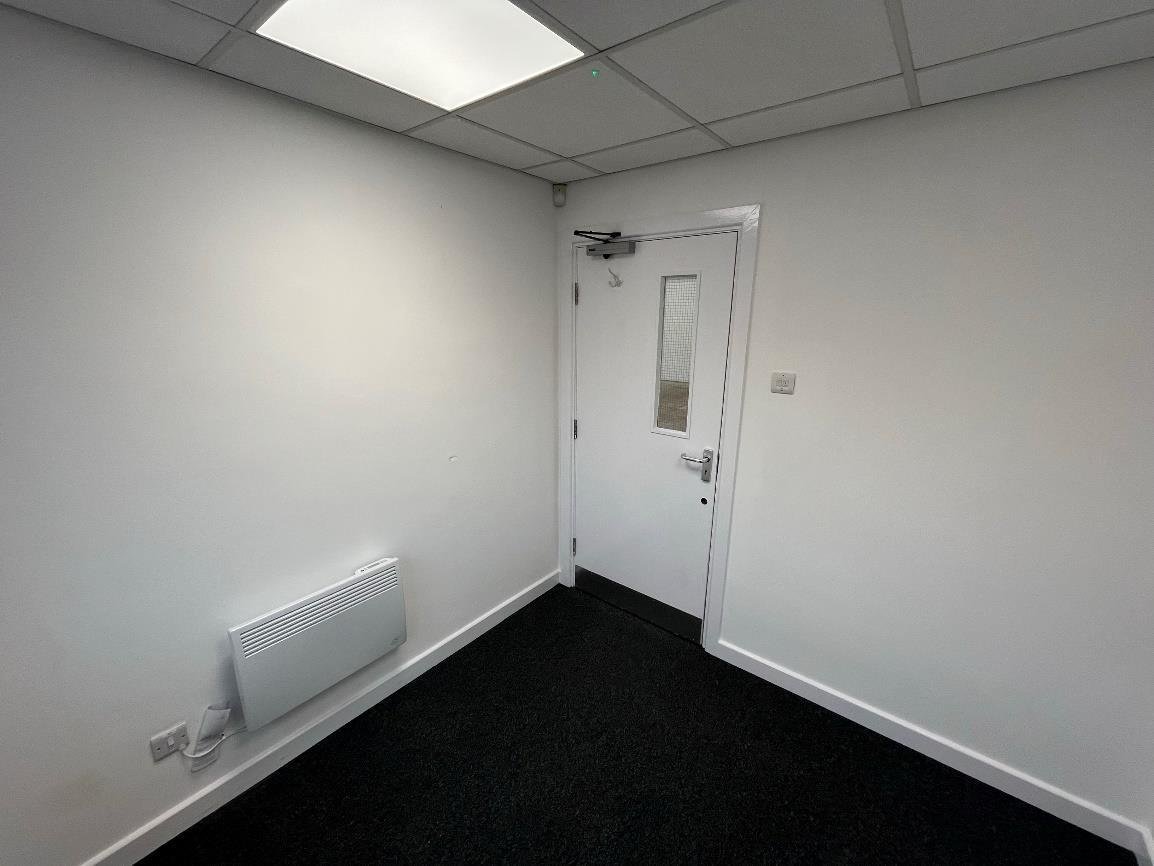 Industrial Unit in Elland - photo 4
