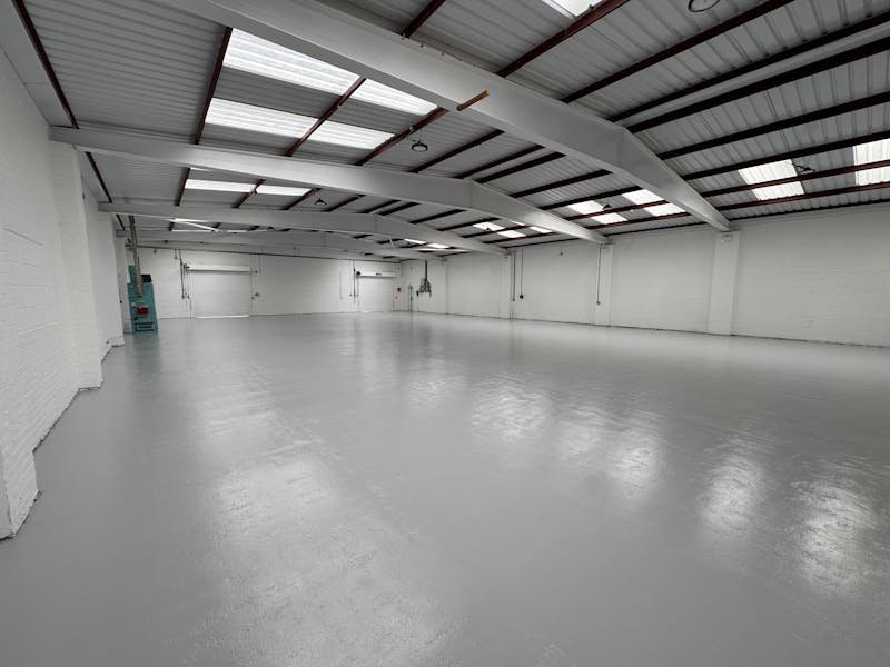 Industrial Unit in Farnborough - photo 2