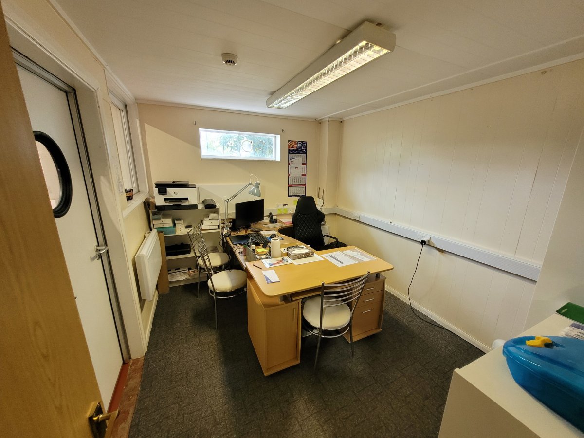 Industrial Unit in Stukeley Meadows Industrial Estate - photo 3