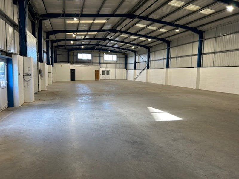 Industrial Unit in Barking - photo 2