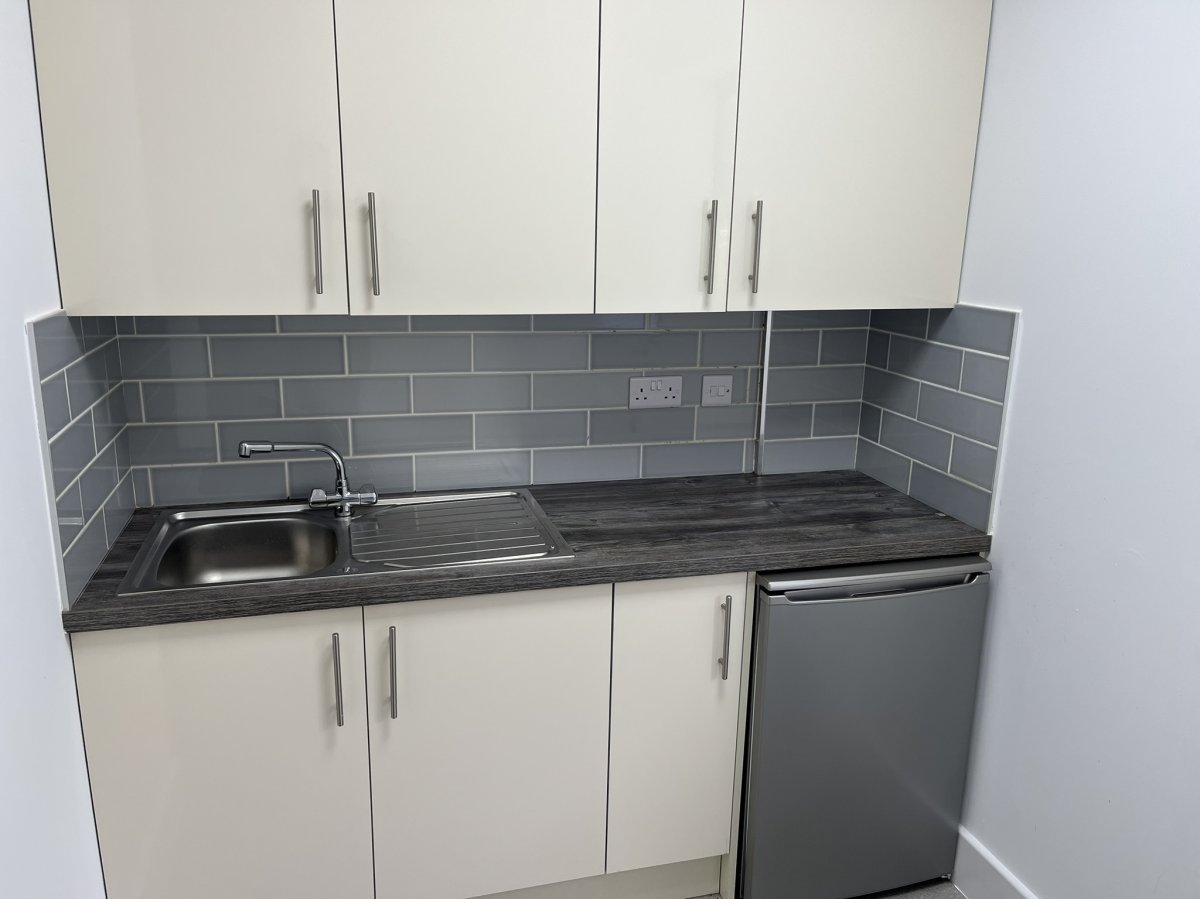 Industrial Unit in Romsey - photo 3