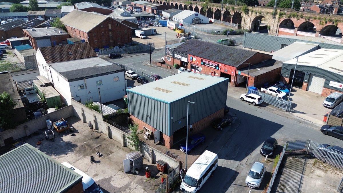 Industrial Unit in Wakefield - photo 2