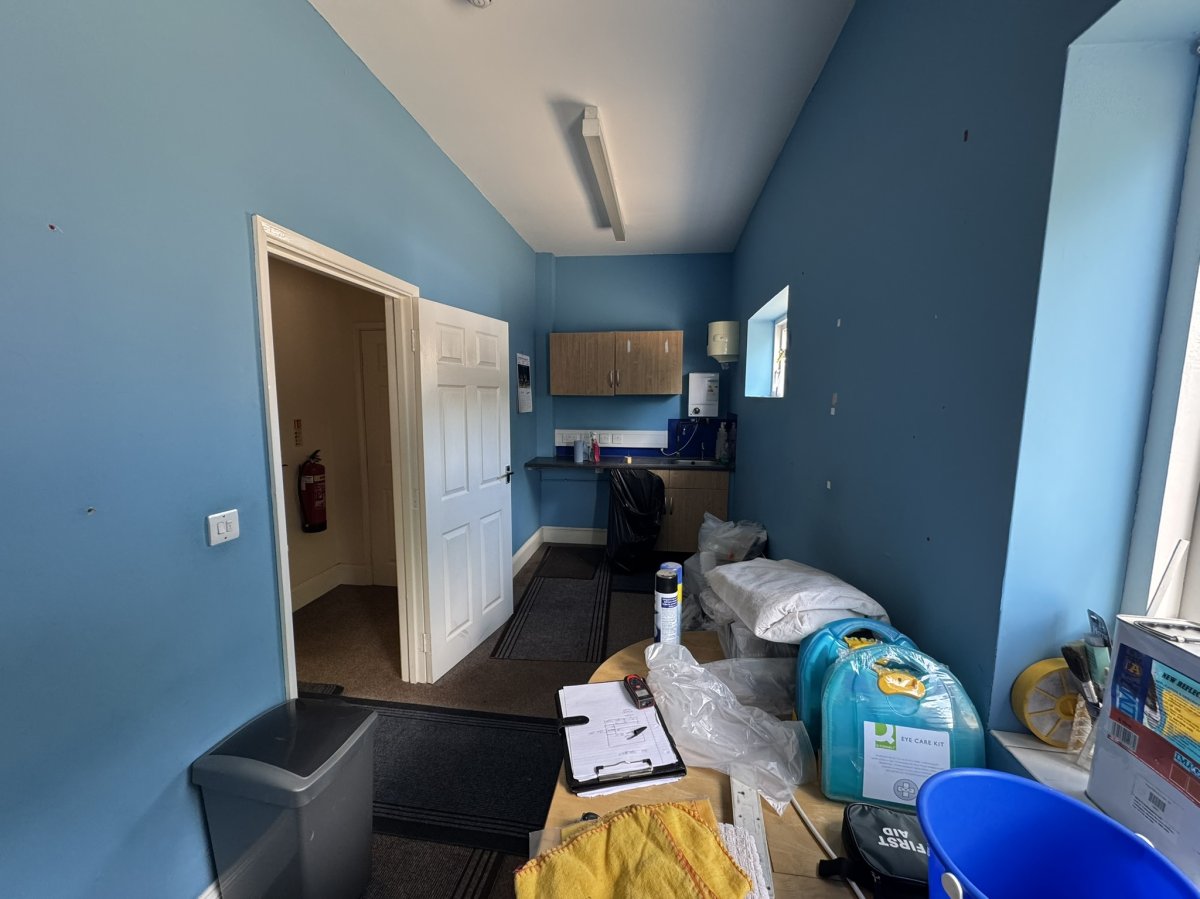 Industrial Unit in Clay Lake - photo 2