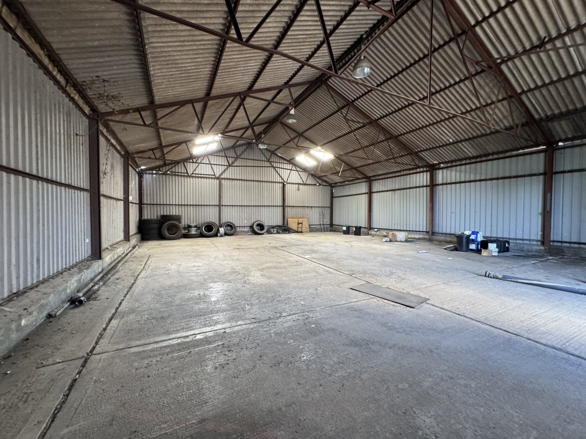 Industrial Unit in Clay Lake - photo 4