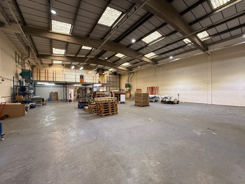 Industrial Unit in Bournemouth - photo 2