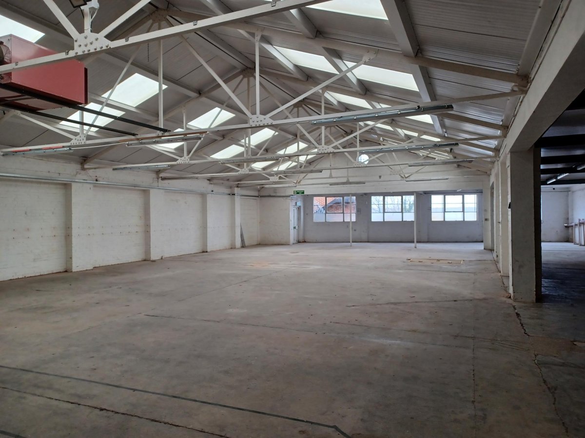 Industrial Unit in Chessington - photo 3