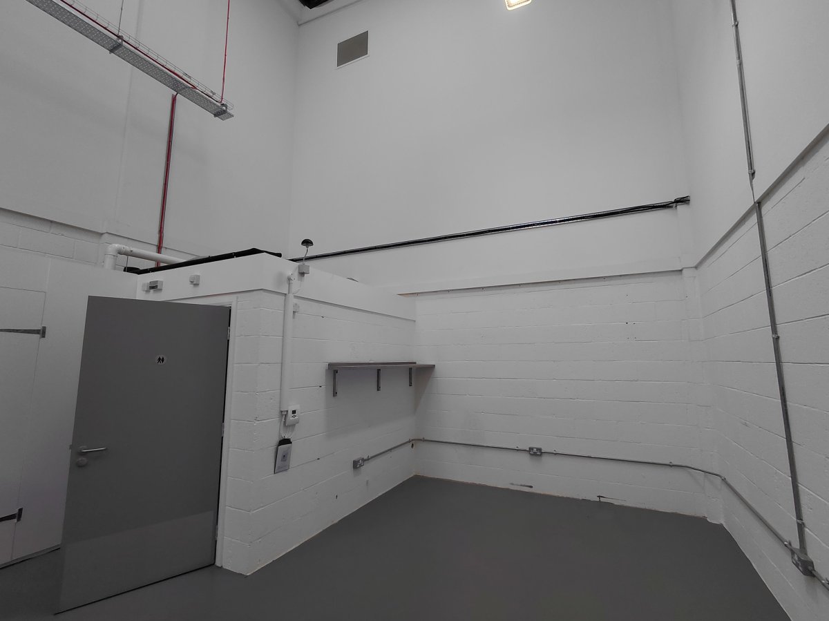 Industrial Unit in Guildford - photo 2