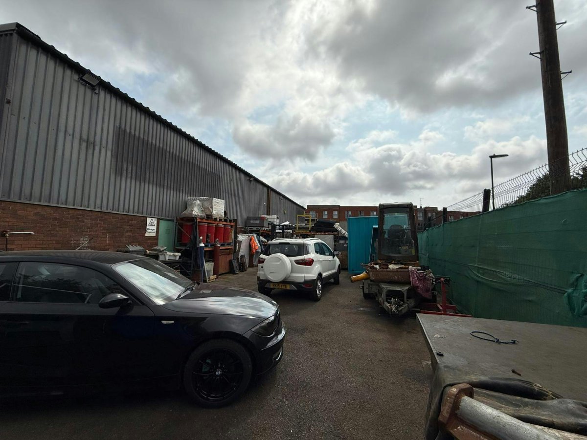 Industrial Unit in Southampton - photo 3