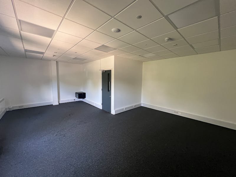 Industrial Unit in Portsmouth - photo 3