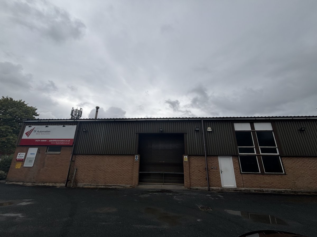 Industrial Unit in Bradford - photo 2