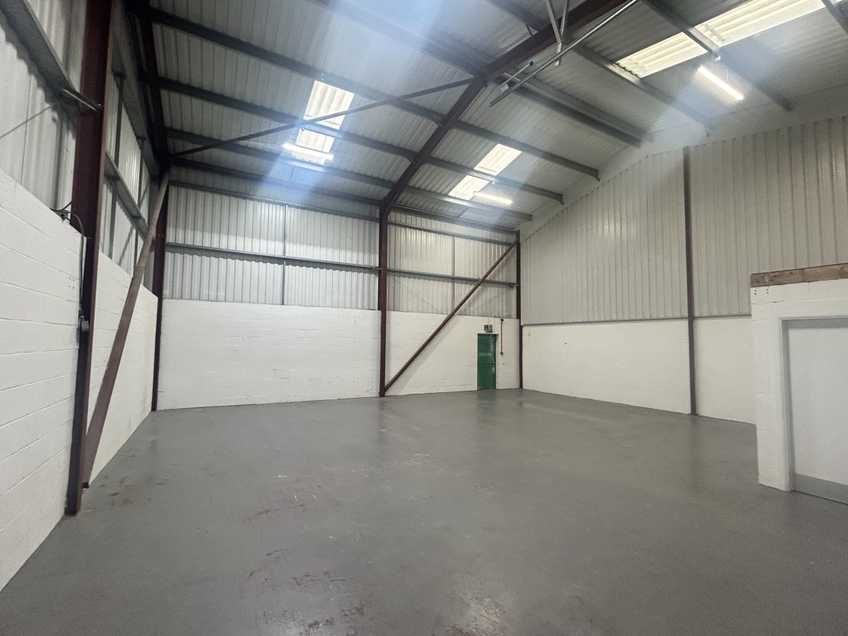 Industrial Unit in Oldham - photo 2