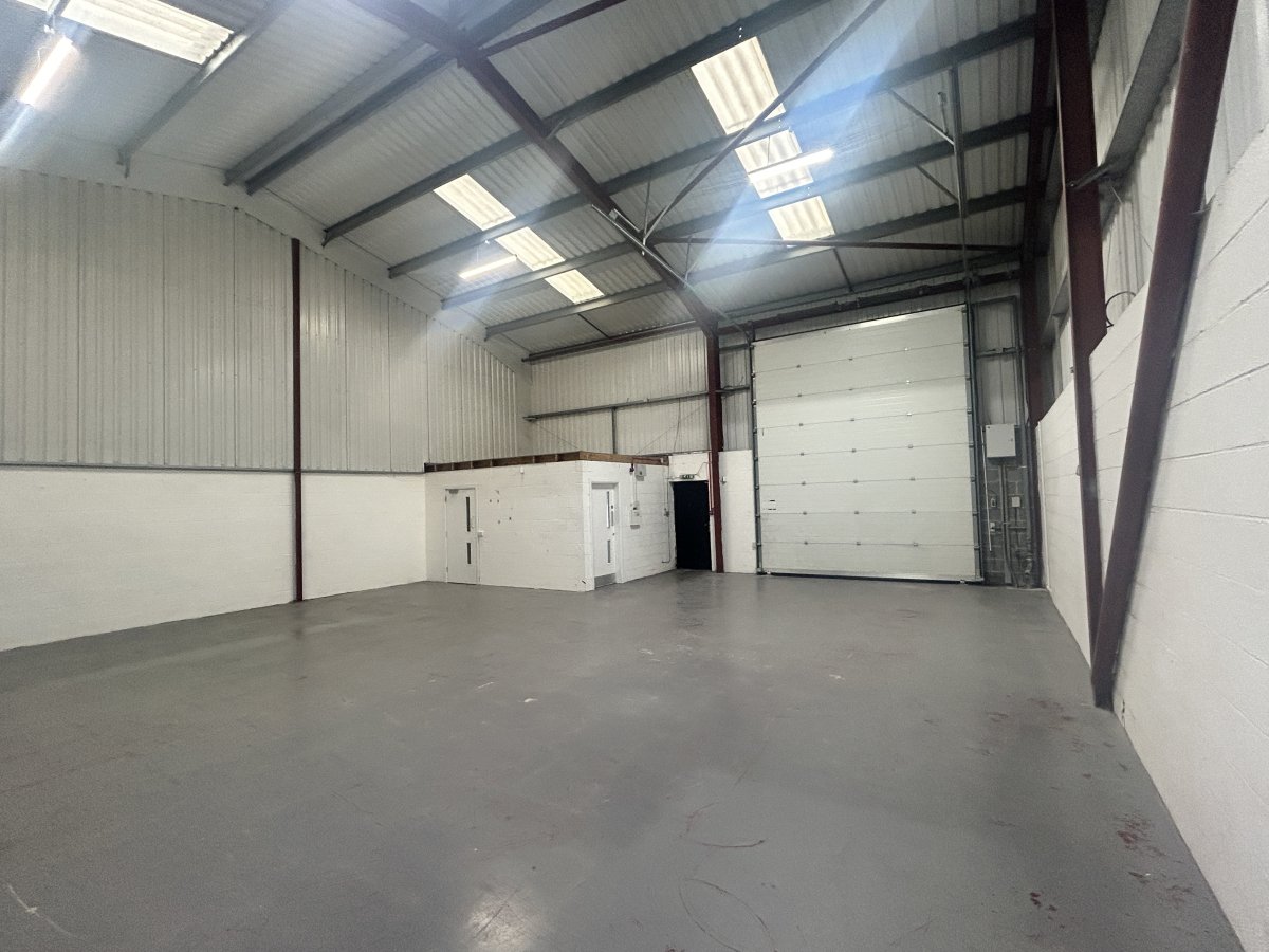 Industrial Unit in Oldham - photo 3