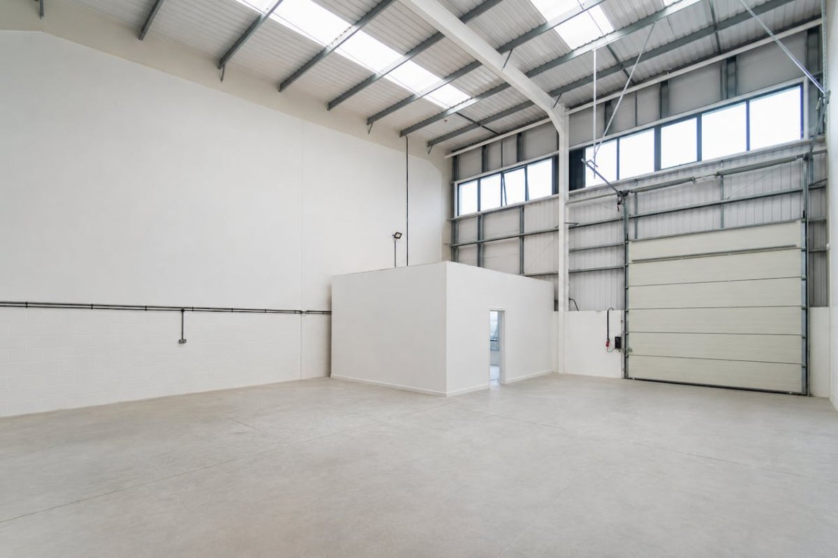 Industrial Unit in Poole - photo 3