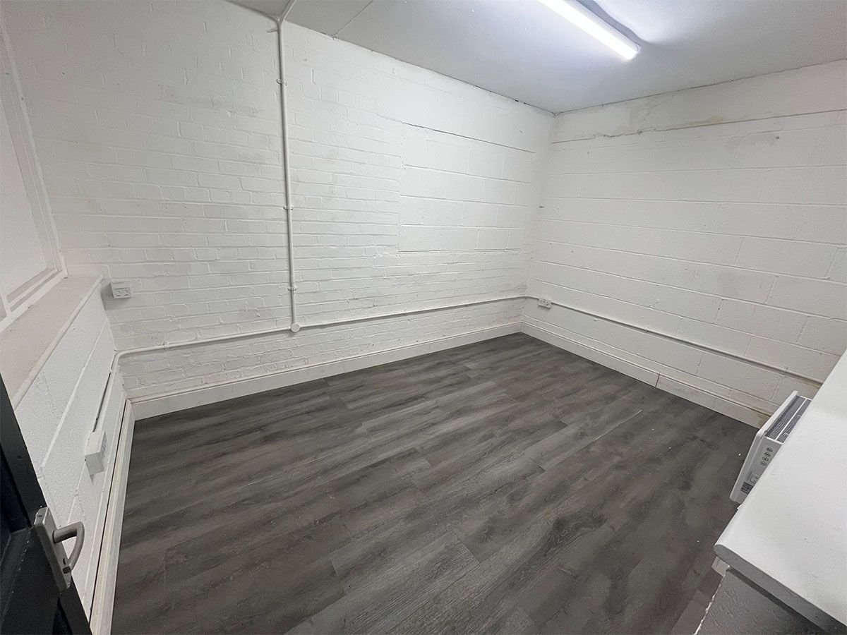 Industrial Unit in Liverpool - photo 3
