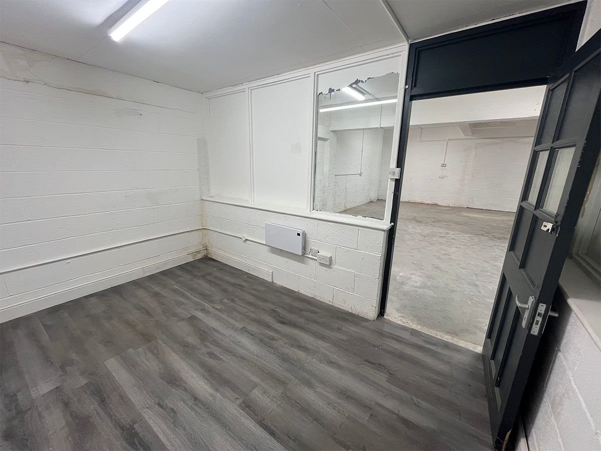 Industrial Unit in Liverpool - photo 4