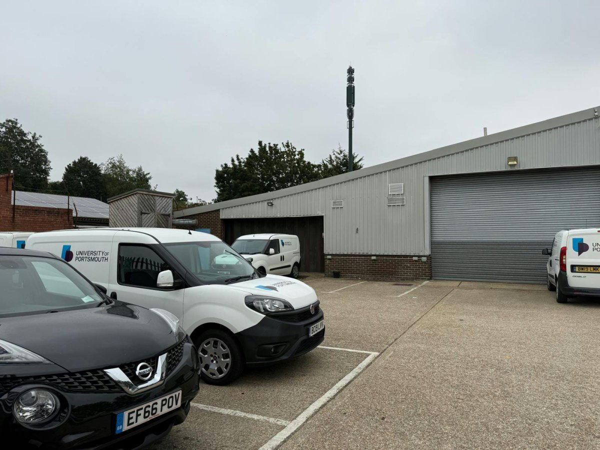 Industrial Unit in Southsea - photo 3